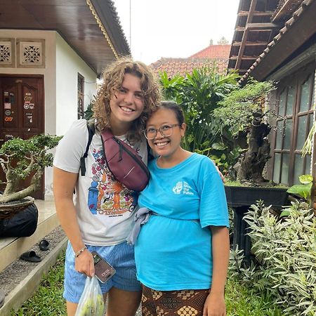 Raditya Homestay Mambal Bagian luar foto