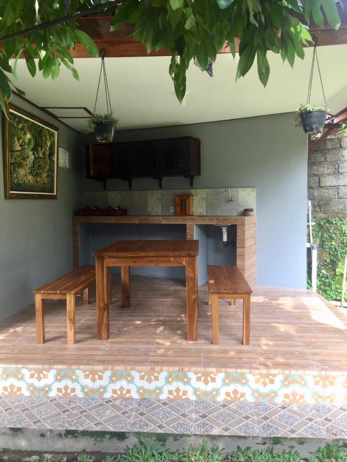 Raditya Homestay Mambal Bagian luar foto