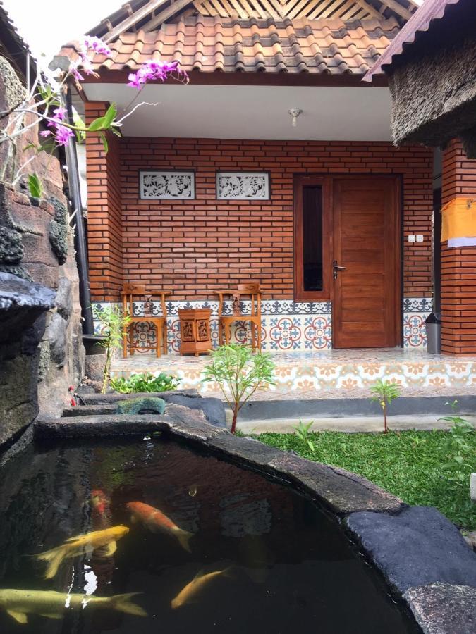 Raditya Homestay Mambal Bagian luar foto