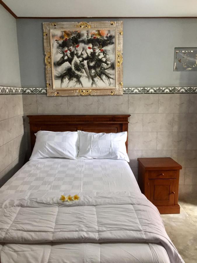 Raditya Homestay Mambal Bagian luar foto
