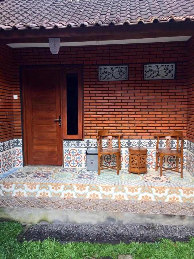 Raditya Homestay Mambal Bagian luar foto