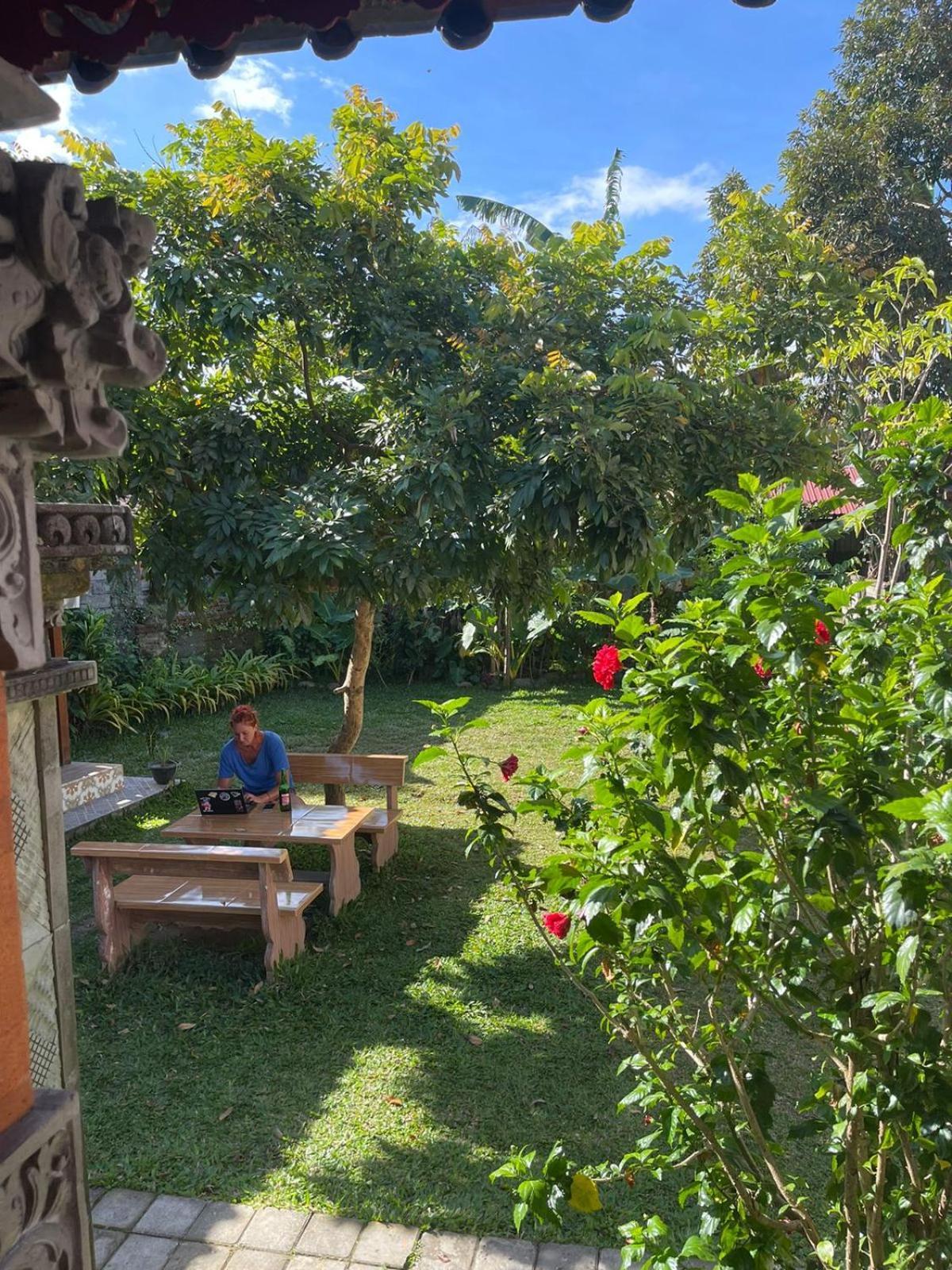 Raditya Homestay Mambal Bagian luar foto