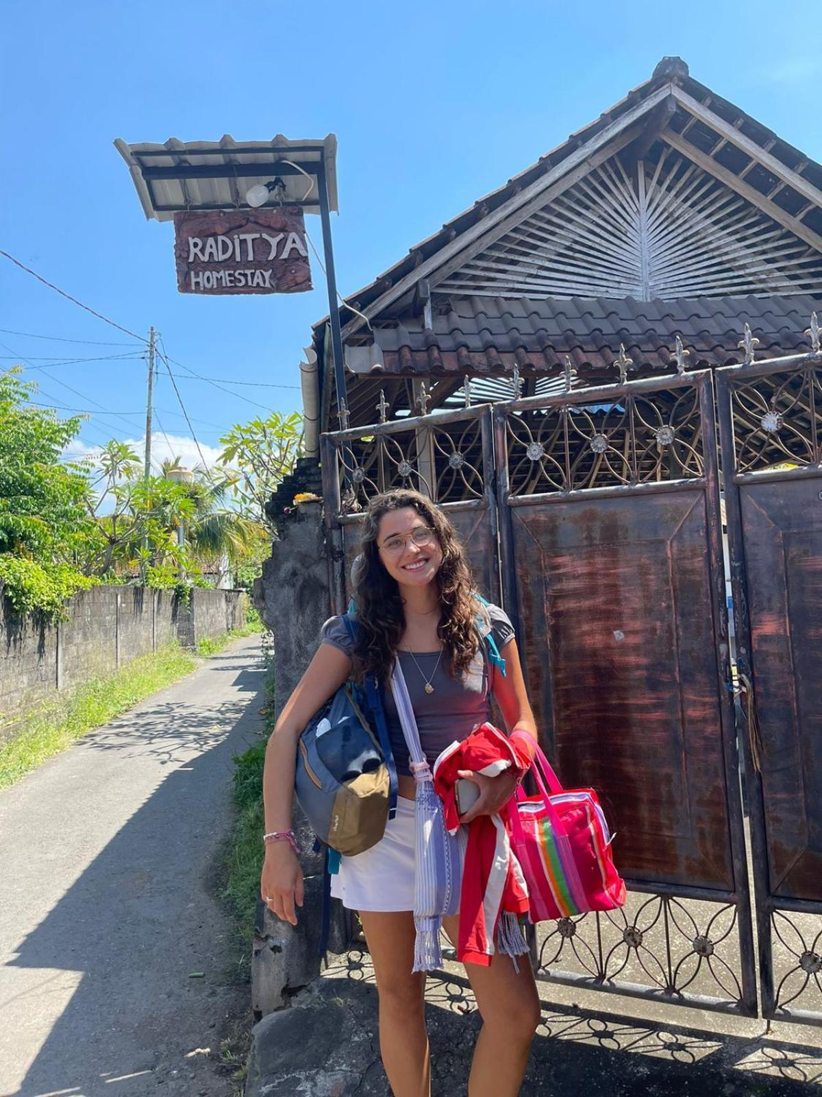 Raditya Homestay Mambal Bagian luar foto