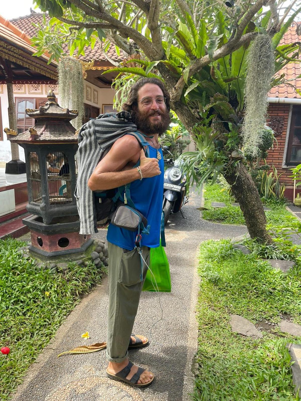 Raditya Homestay Mambal Bagian luar foto