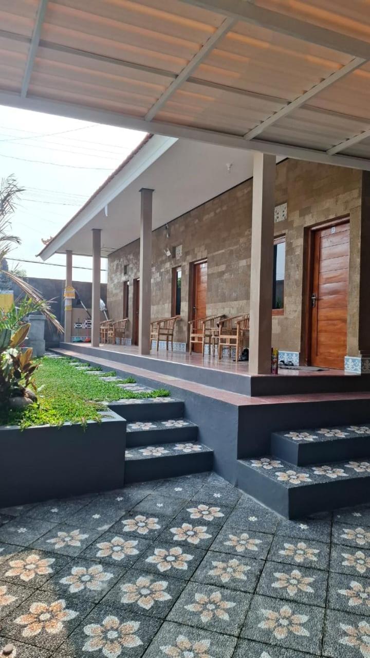 Raditya Homestay Mambal Bagian luar foto