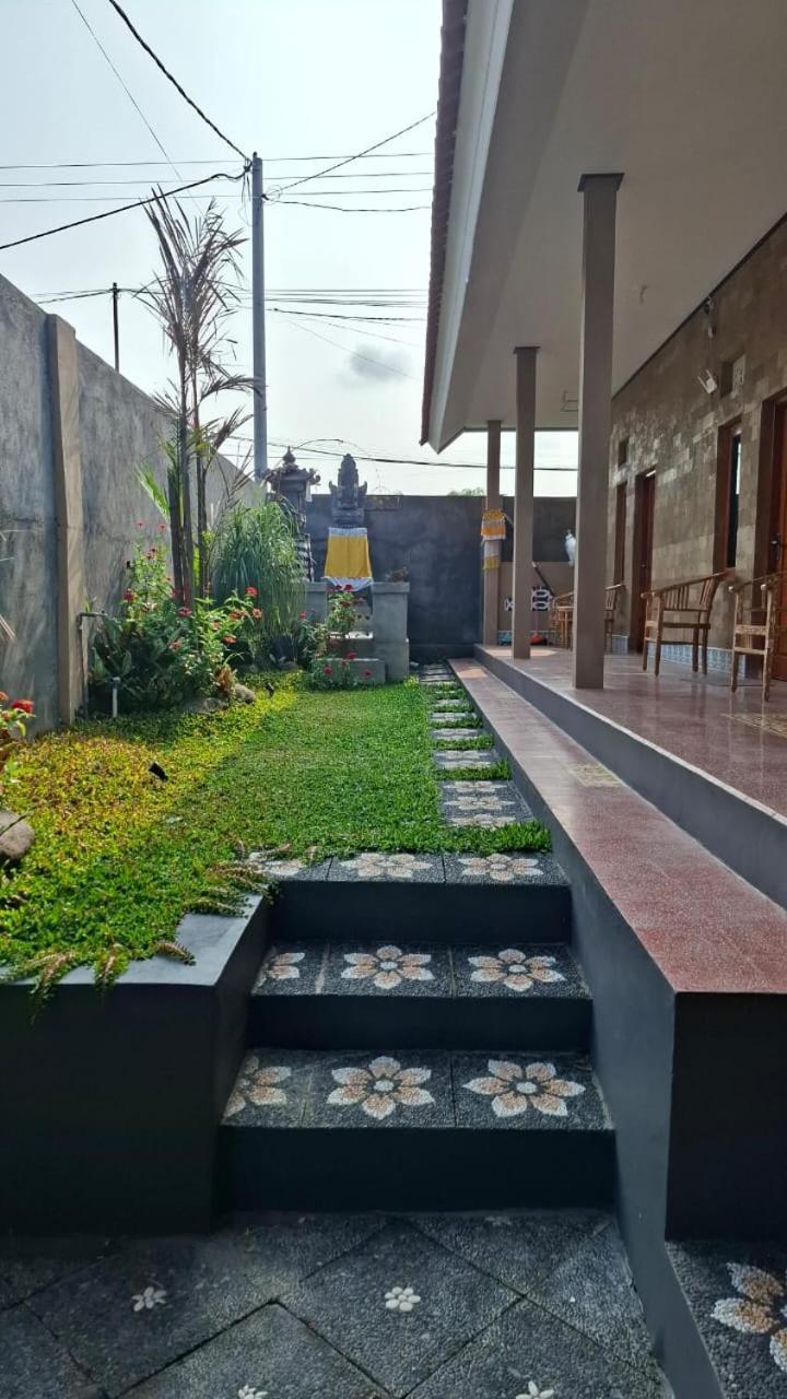 Raditya Homestay Mambal Bagian luar foto